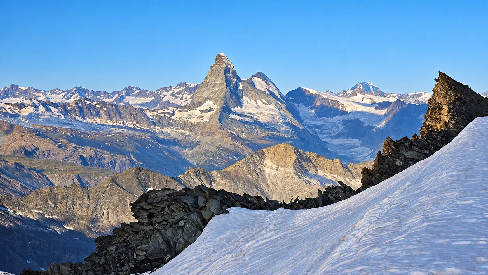 Das Matterhorn in klarer Morgenluft