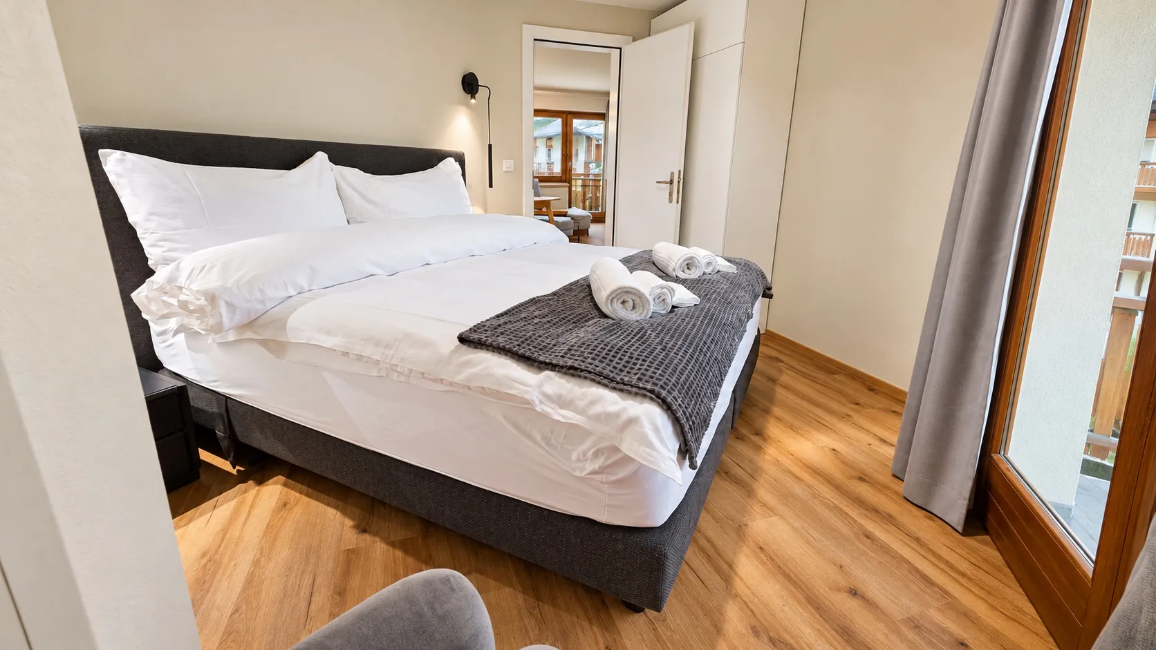 Schlafzimmer 1 mit Balkon