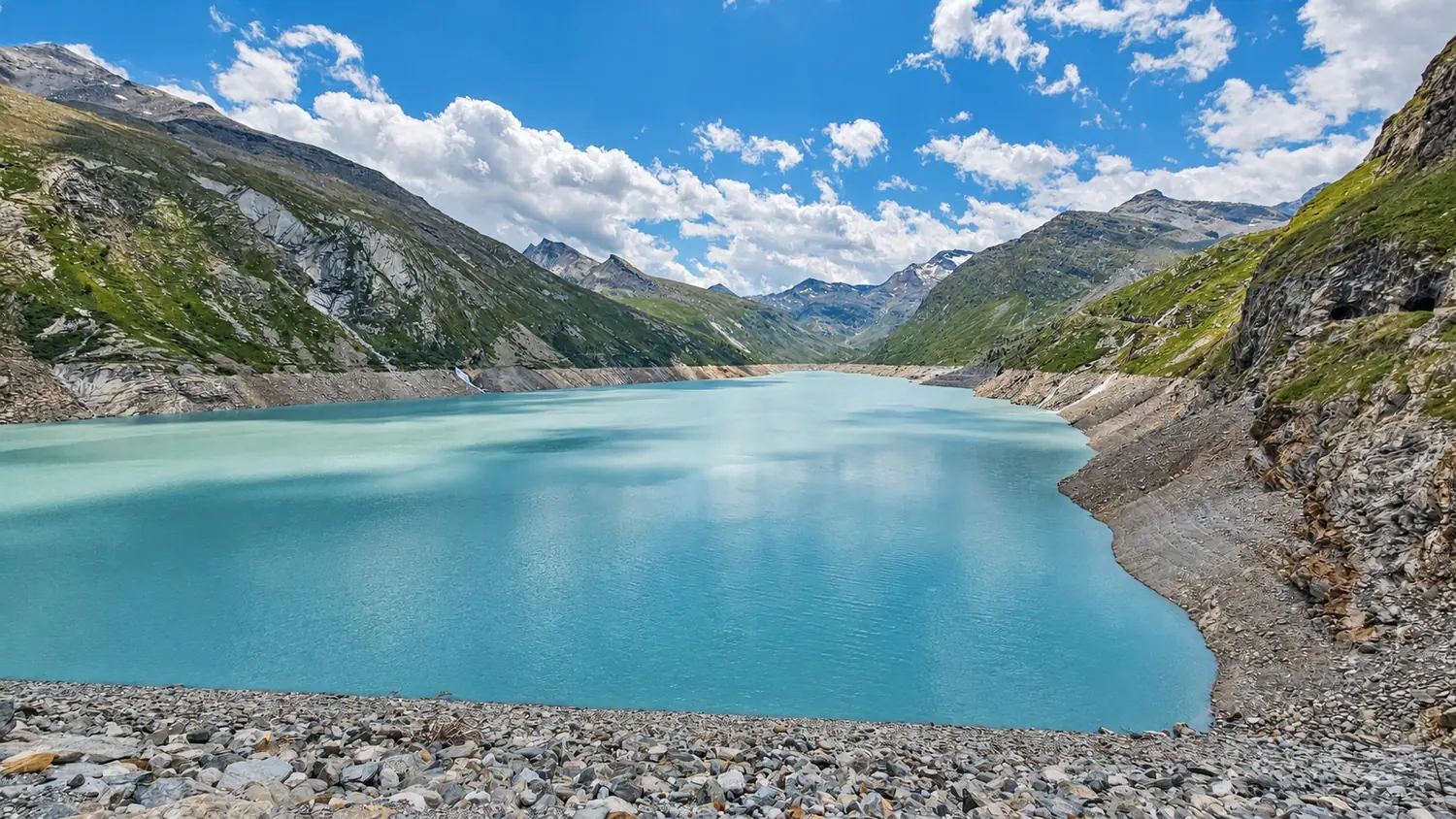 Türkiser Bergsee