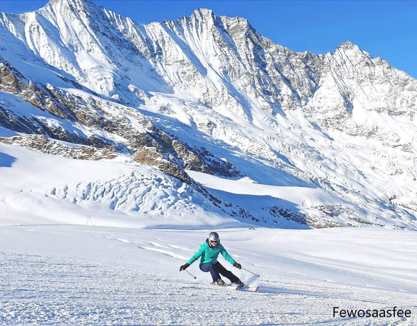 Skifahrerin auf der Piste